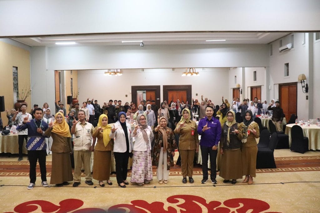 Sosialisasi Literasi Keuangan bagi UMKM Ekraf dan Koperasi Sektor Riil